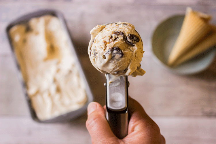 Homemade-rum-and-raisin-ice-cream-scoop