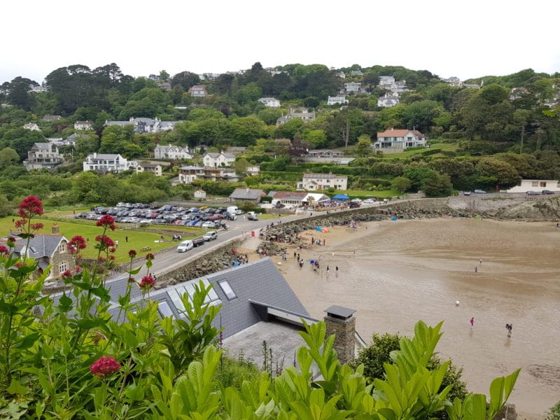 coastal walk from south sands to salcombe passing the winking prawn restaurant