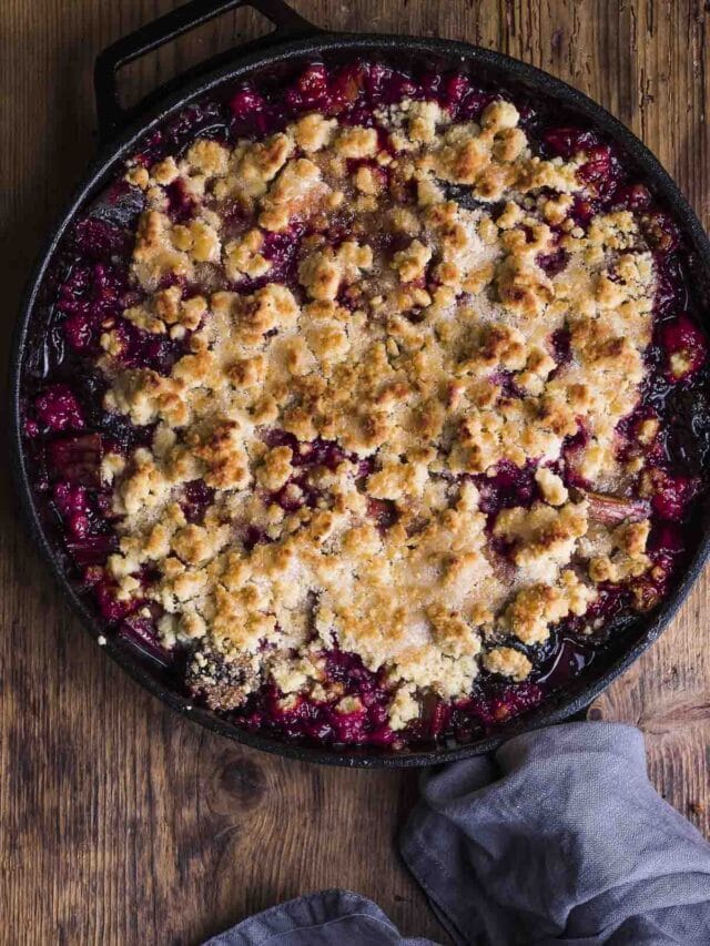 Plum and Rhubarb Crumble