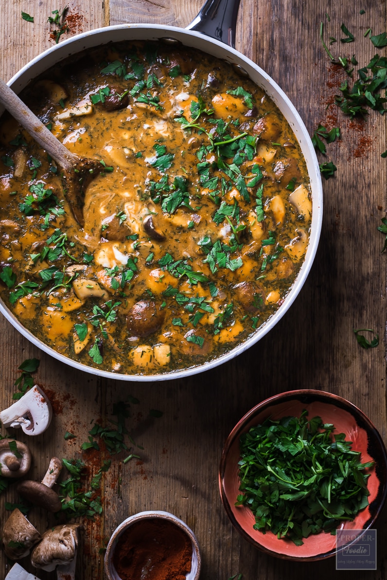 mushroom soup with paprika and soured cream