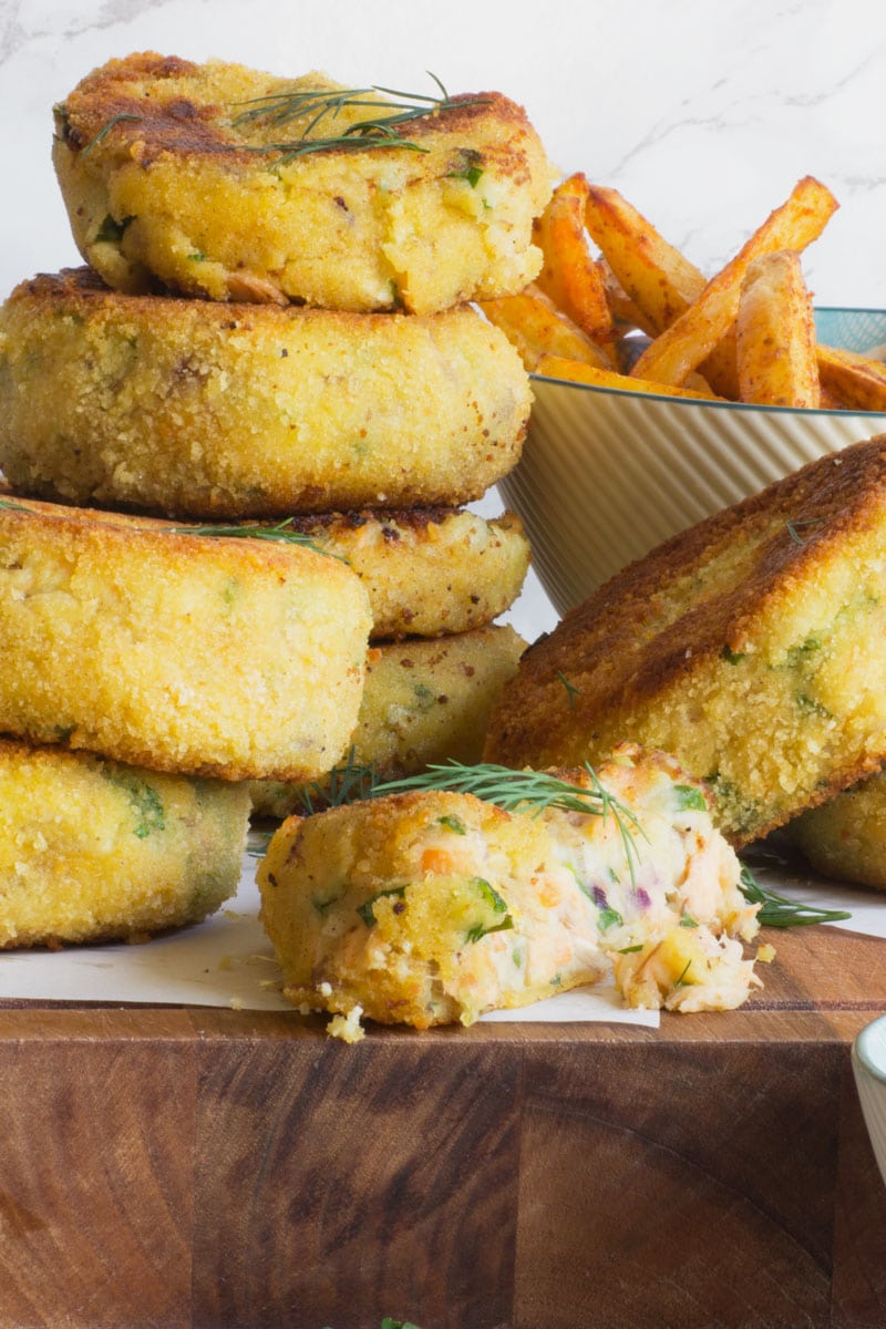 salmon fishcakes and paprika chips