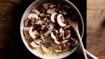 stir fry onions an mushrooms